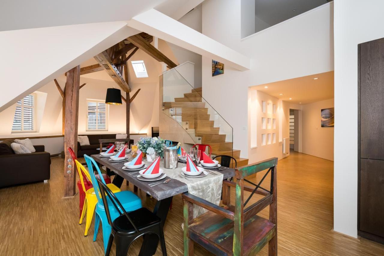 Love To Live Apartments Praha Bagian luar foto