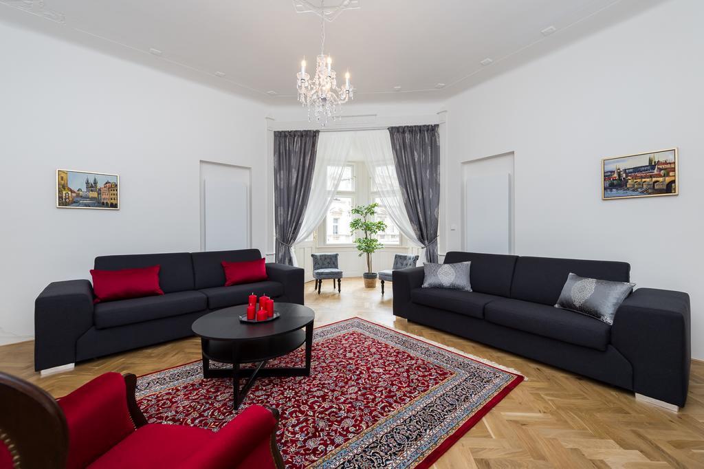 Love To Live Apartments Praha Bagian luar foto