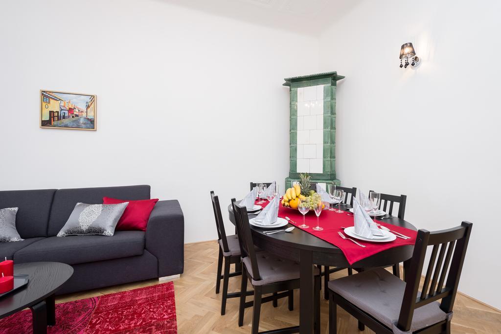 Love To Live Apartments Praha Bagian luar foto