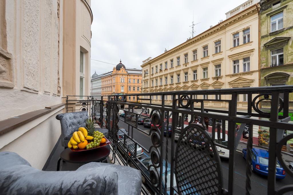 Love To Live Apartments Praha Bagian luar foto