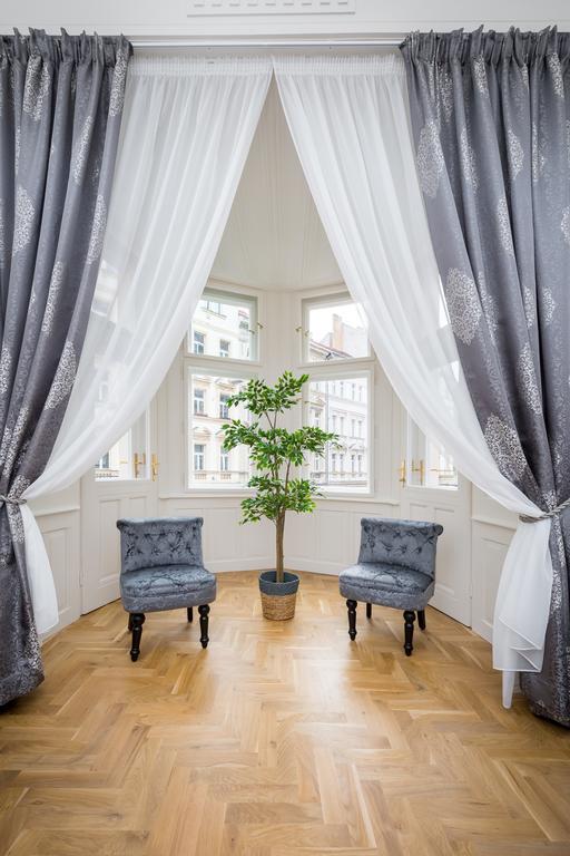Love To Live Apartments Praha Bagian luar foto