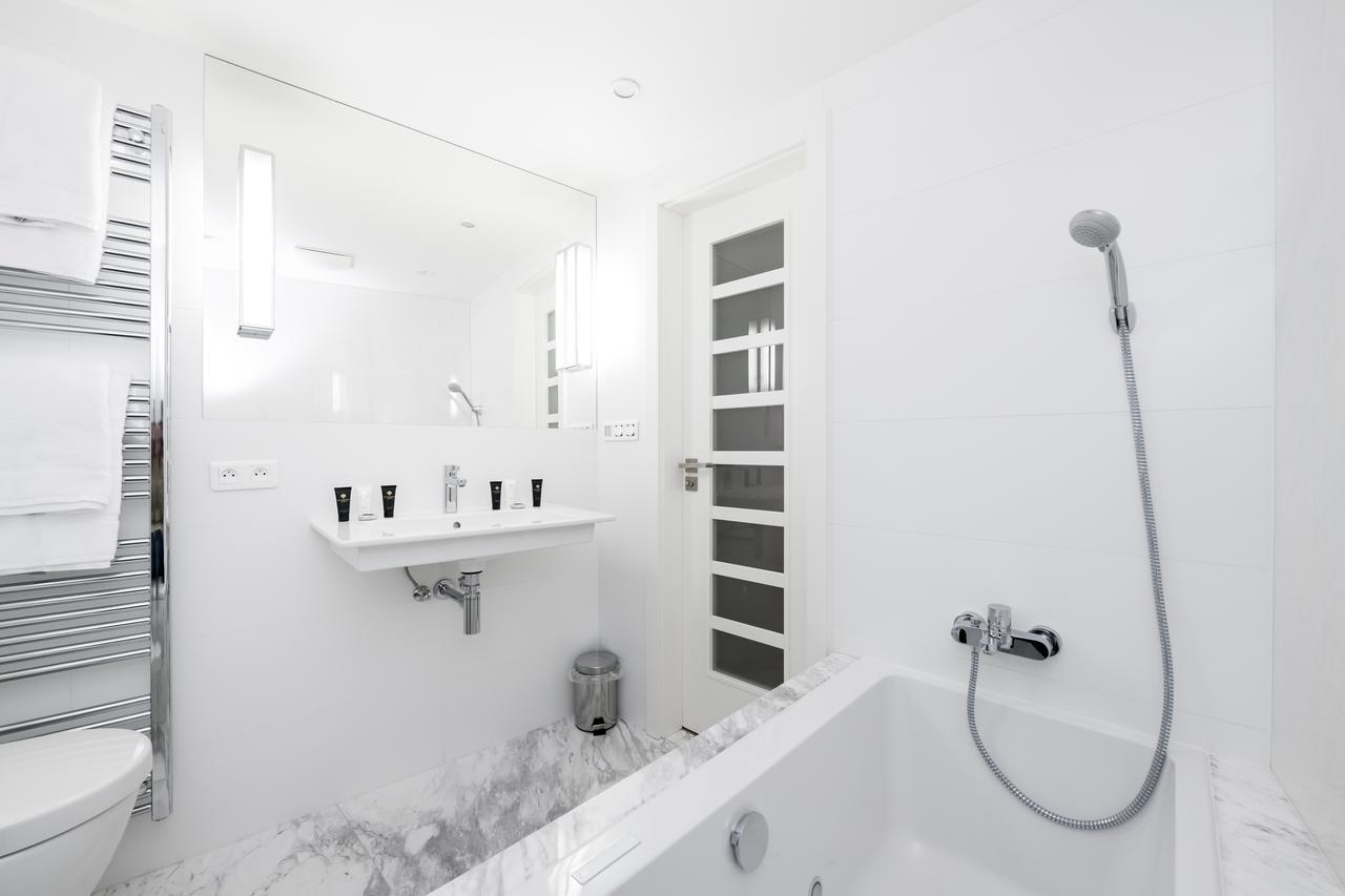 Love To Live Apartments Praha Bagian luar foto