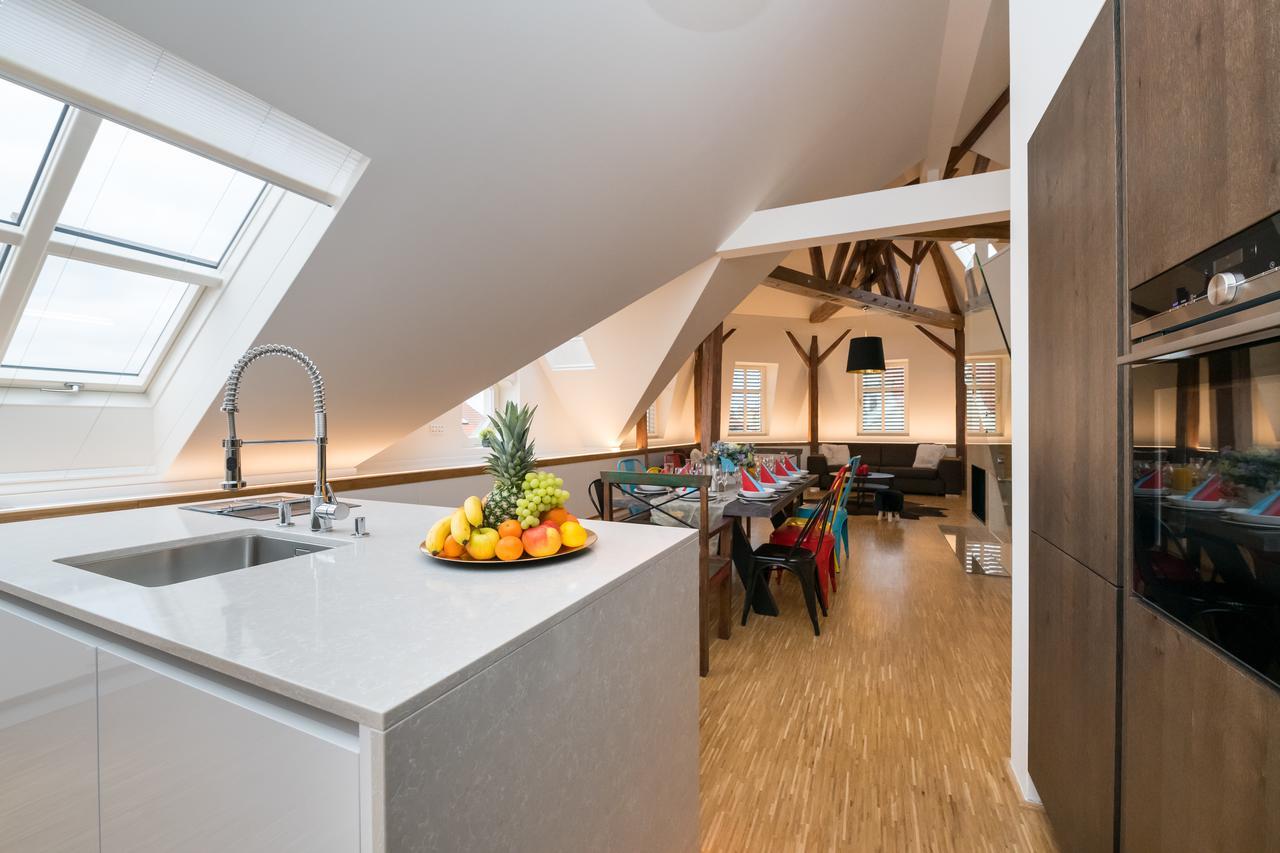 Love To Live Apartments Praha Bagian luar foto
