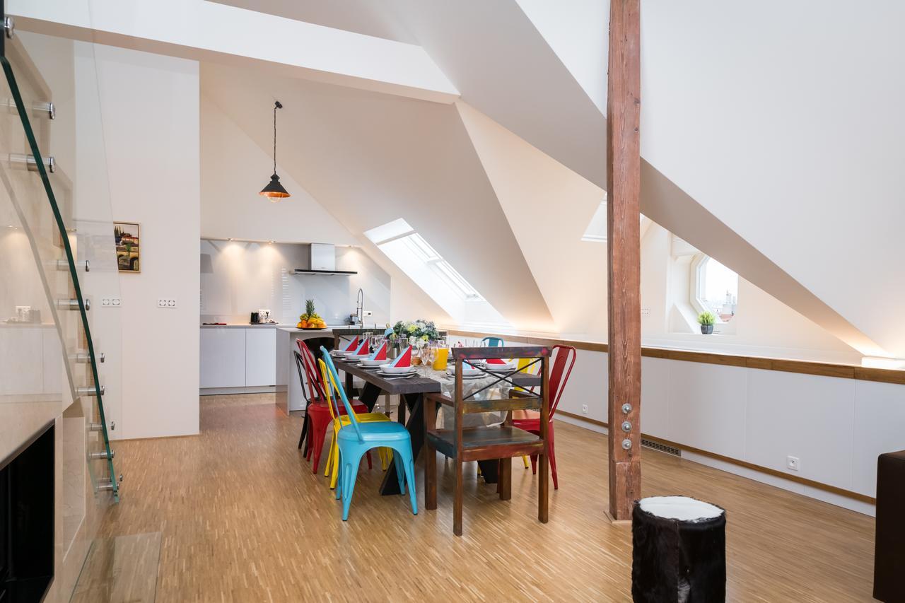 Love To Live Apartments Praha Bagian luar foto