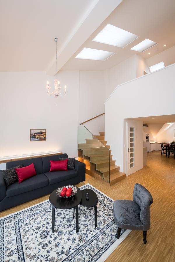 Love To Live Apartments Praha Bagian luar foto