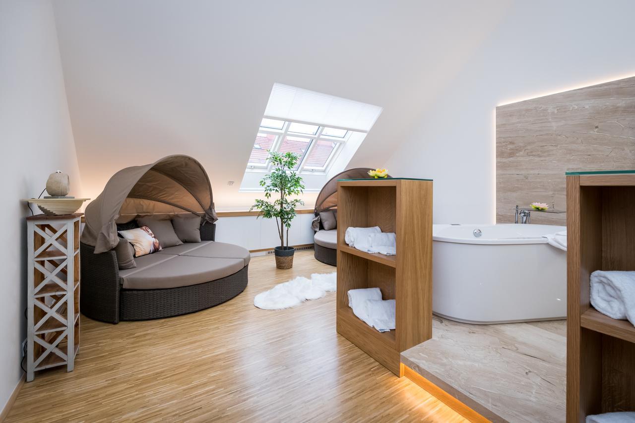 Love To Live Apartments Praha Bagian luar foto