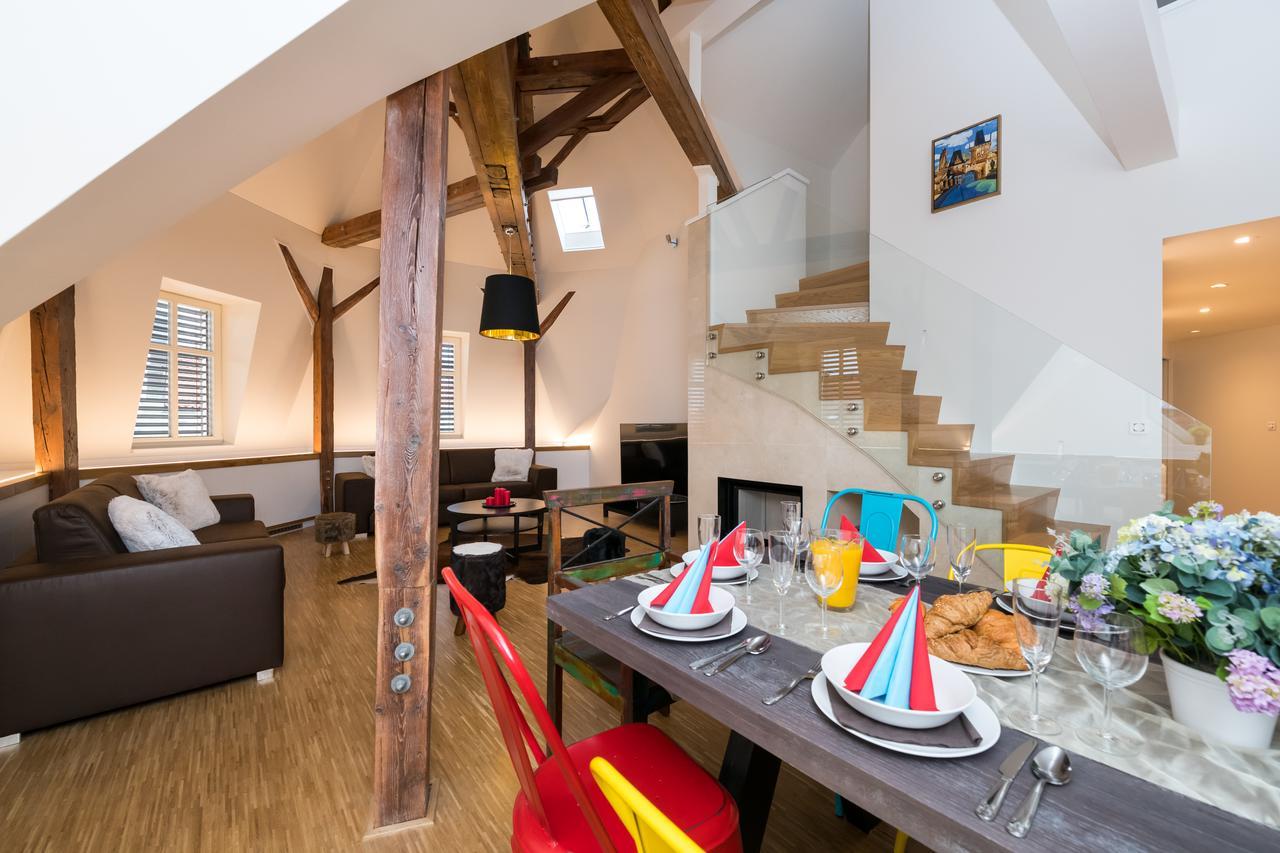 Love To Live Apartments Praha Bagian luar foto