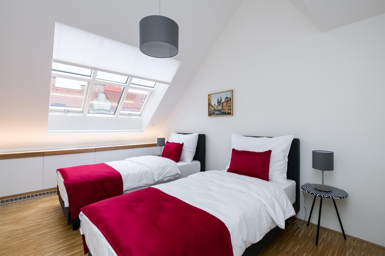 Love To Live Apartments Praha Bagian luar foto