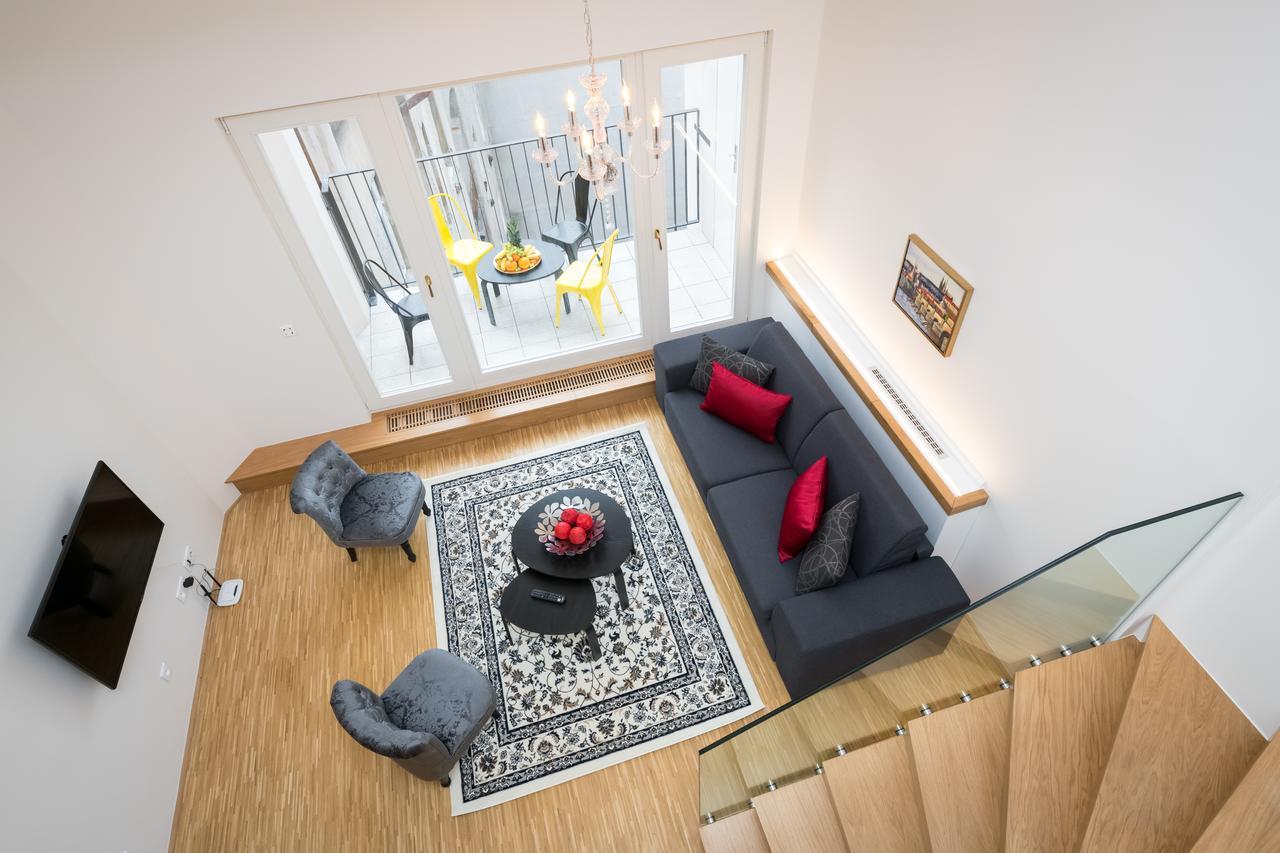 Love To Live Apartments Praha Bagian luar foto