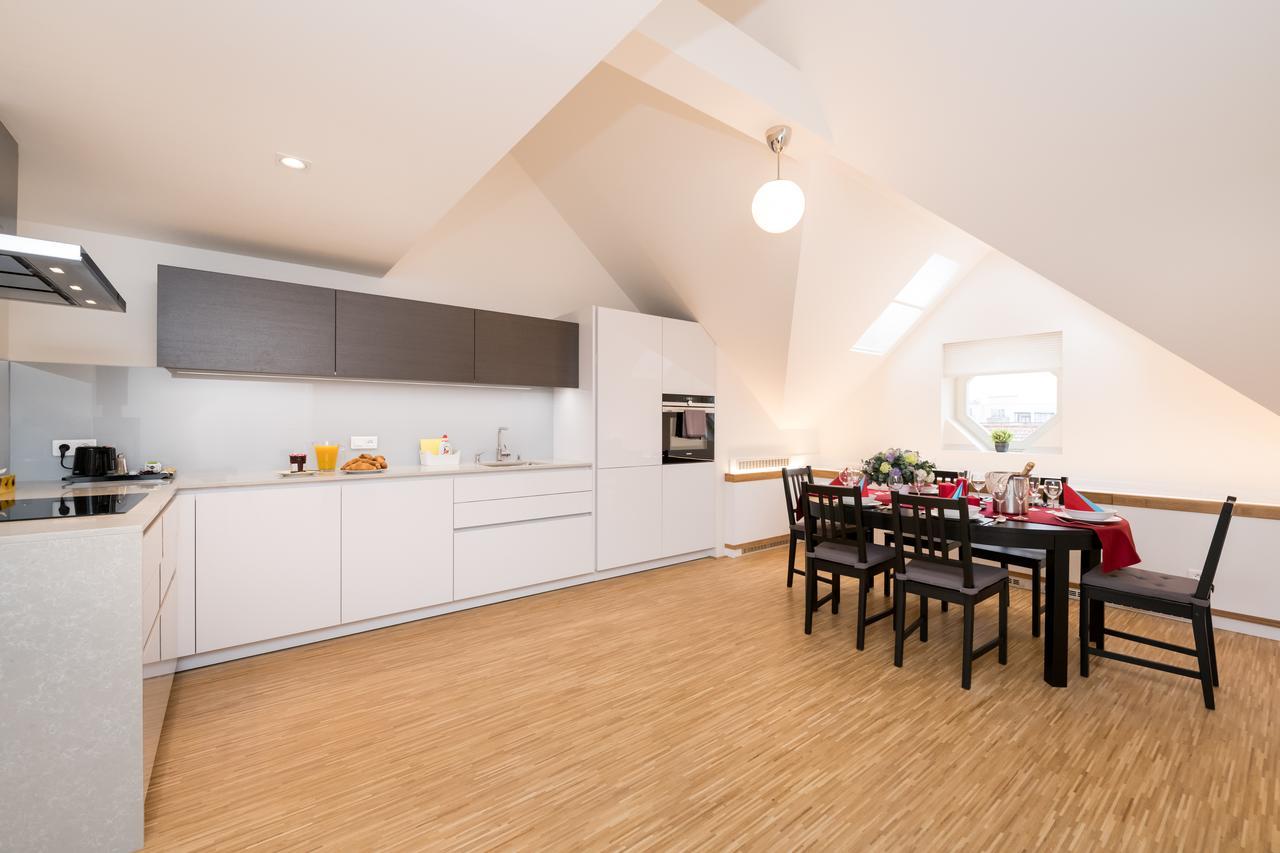Love To Live Apartments Praha Bagian luar foto