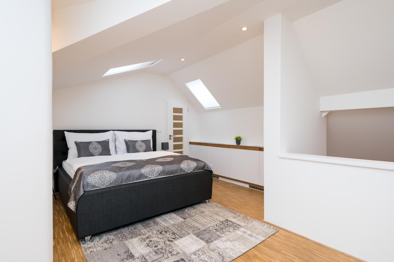 Love To Live Apartments Praha Bagian luar foto