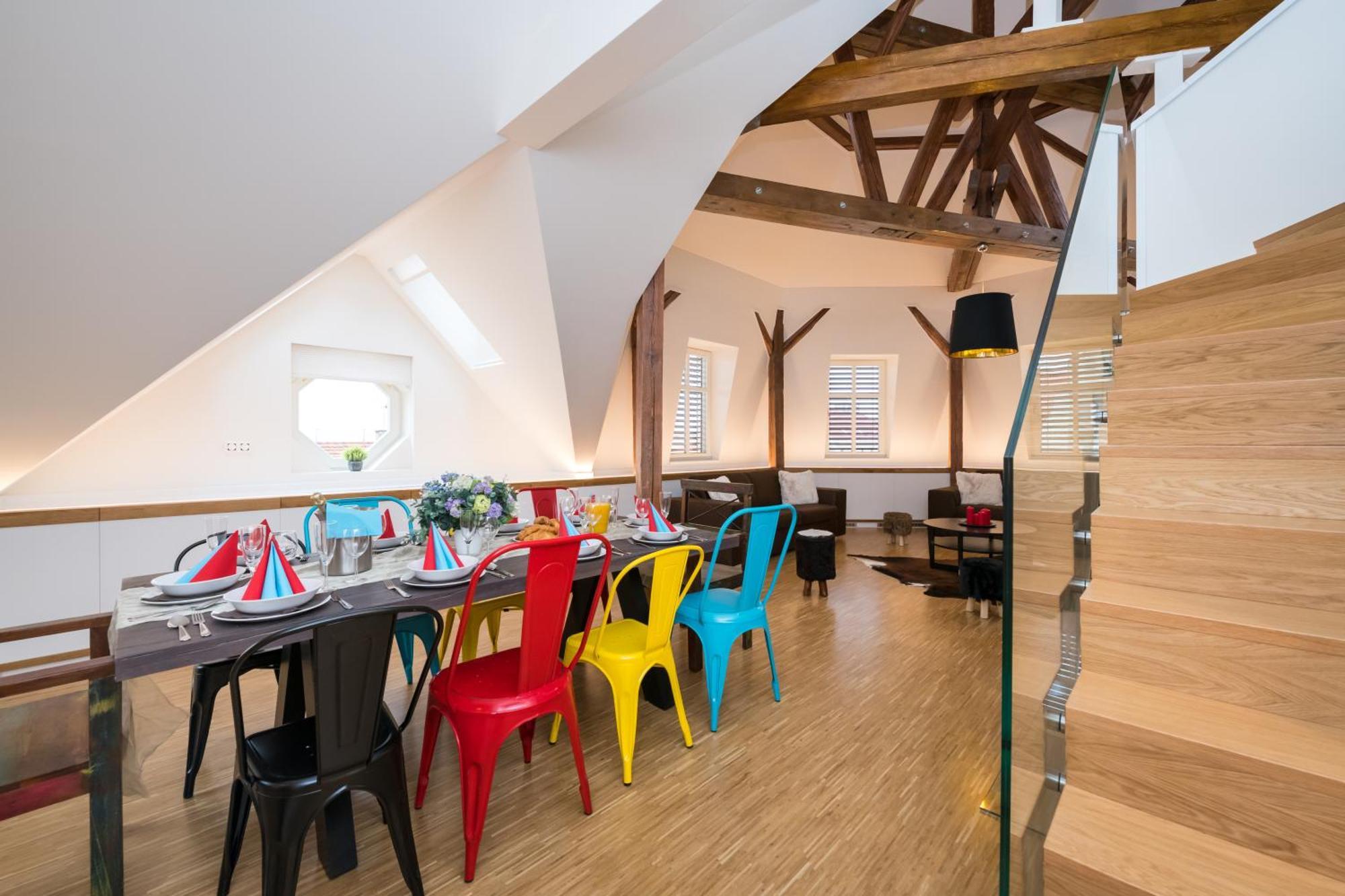 Love To Live Apartments Praha Bagian luar foto