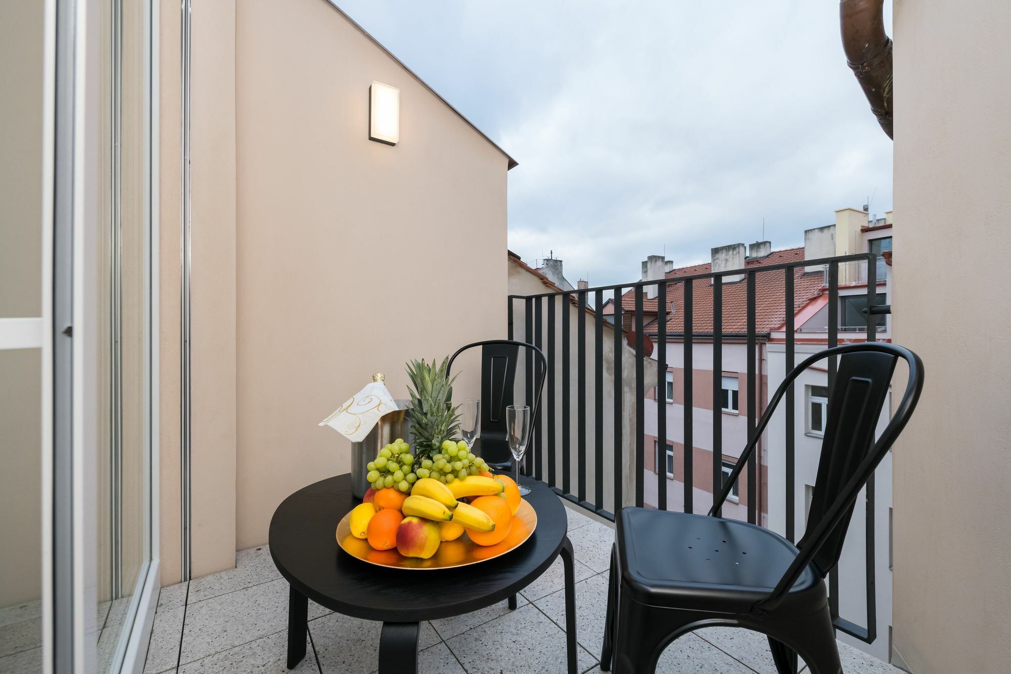 Love To Live Apartments Praha Bagian luar foto