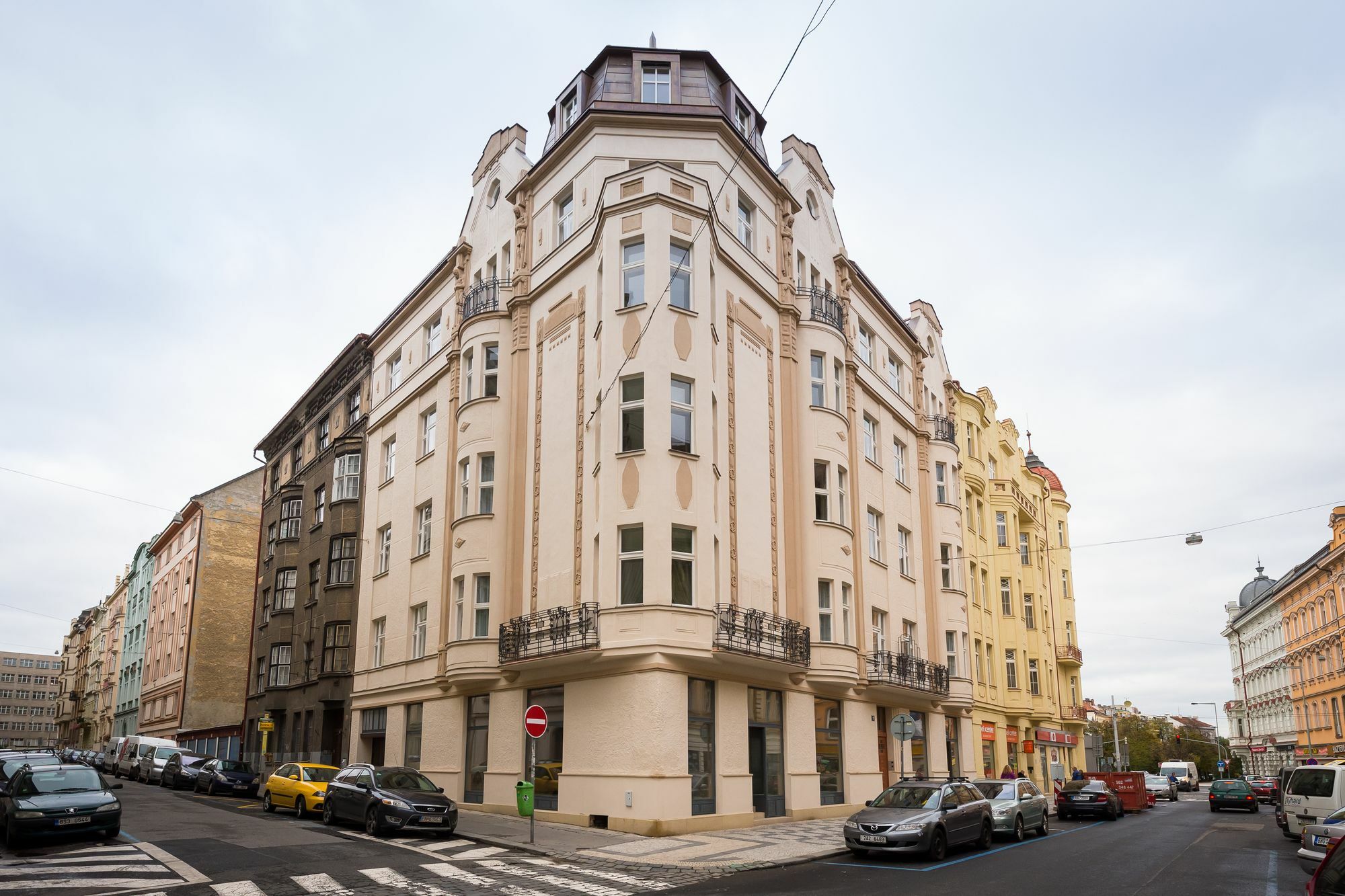 Love To Live Apartments Praha Bagian luar foto